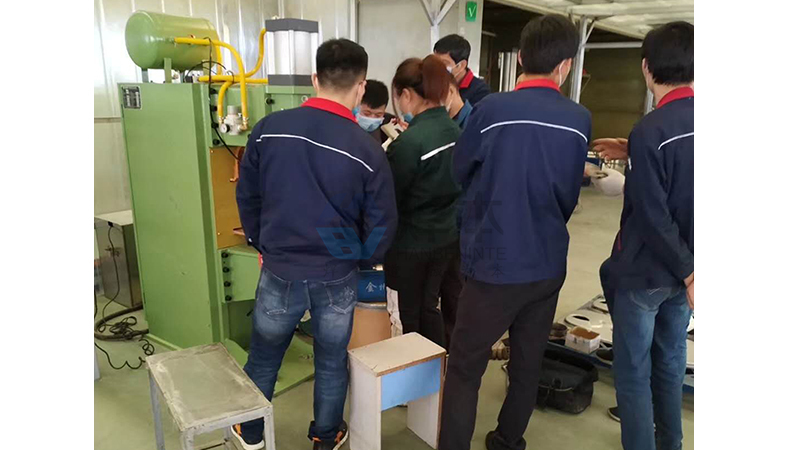 調(diào)試聊城魯環(huán)中頻點焊機 (1)