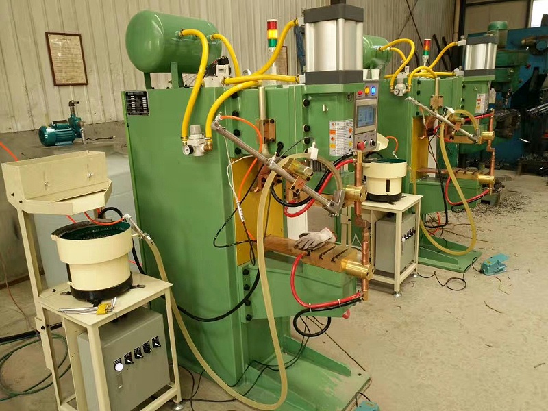 螺母輸送機搭載點焊機